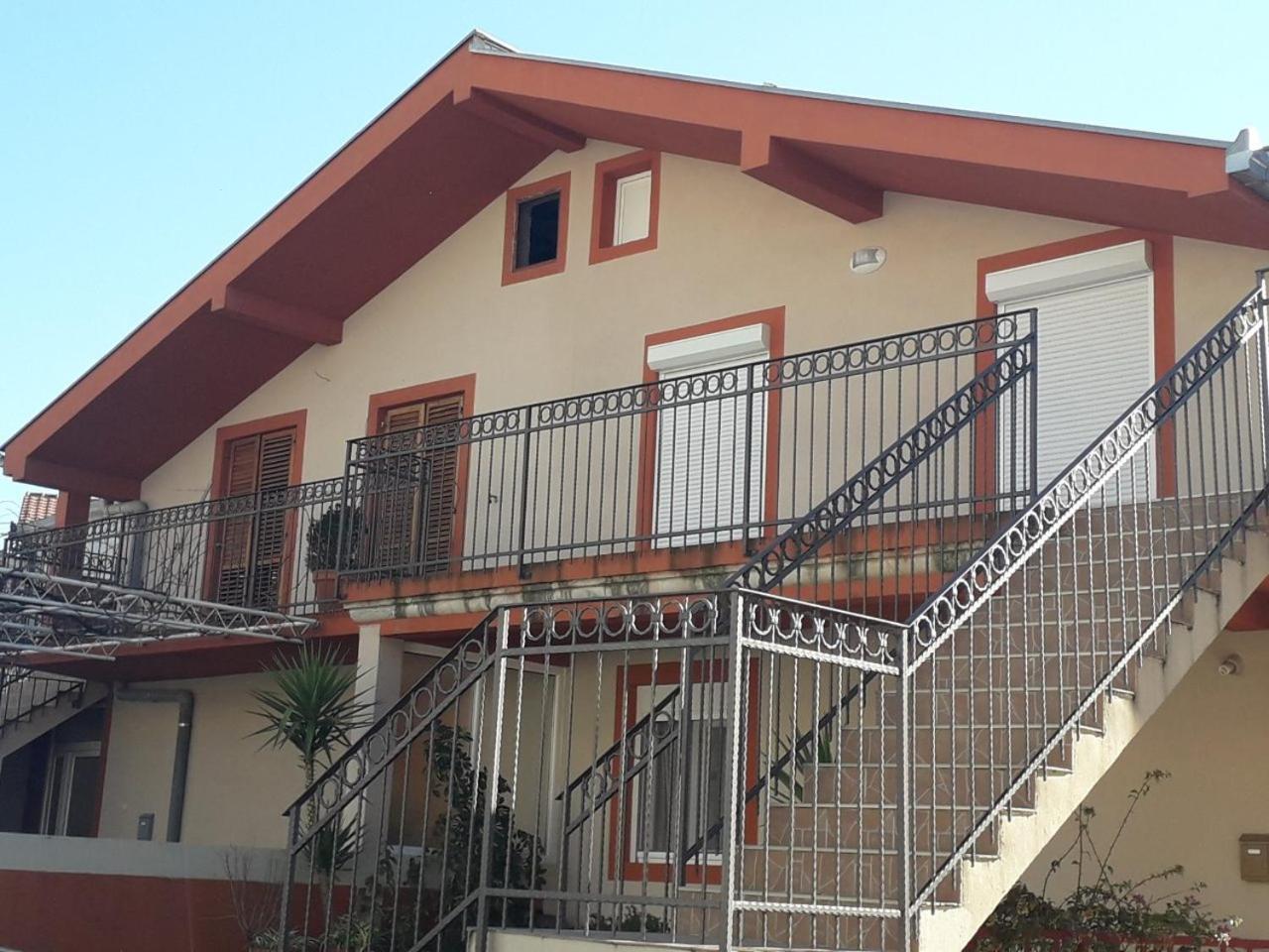 Jovana -- Porodicni Apartmani Igalo Χέρτσεγκ Νόβι Εξωτερικό φωτογραφία